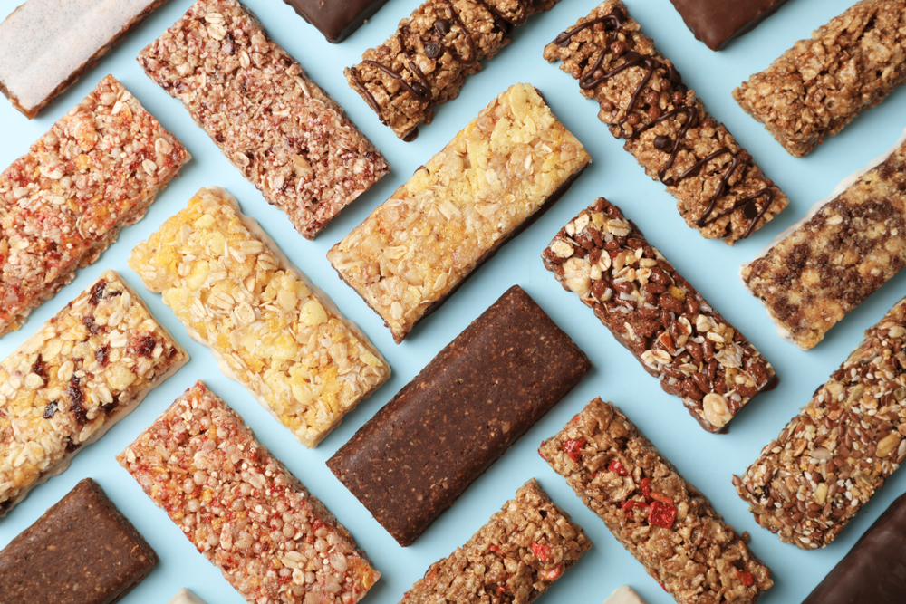Pros and Cons of Meal Replacement Bars and Shakes